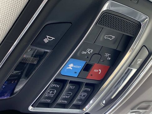 Used 2023 Jeep Grand Cherokee Limited image 32