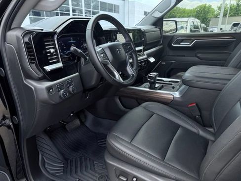 Used 2025 Chevrolet Silverado 1500 LT Trail Boss w/ Convenience Package II AWD/4WD image 22