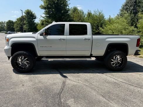 Used 2016 GMC Sierra 2500 Denali w/ Duramax Plus Package AWD/4WD image 6