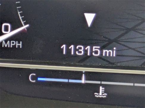 Used 2023 GMC Yukon SLT image 35