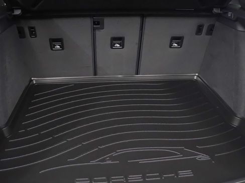 Certified 2026 Porsche Macan S AWD/4WD image 13