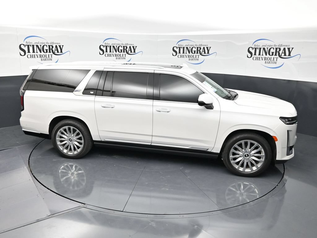 Used 2022 Cadillac Escalade ESV Premium Luxury w/ Performance Package AWD/4WD image 30
