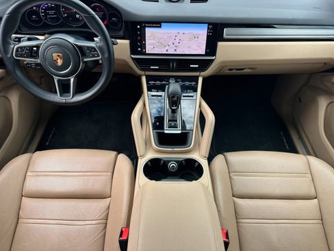 Certified 2023 Porsche Cayenne Platinum Edition image 6