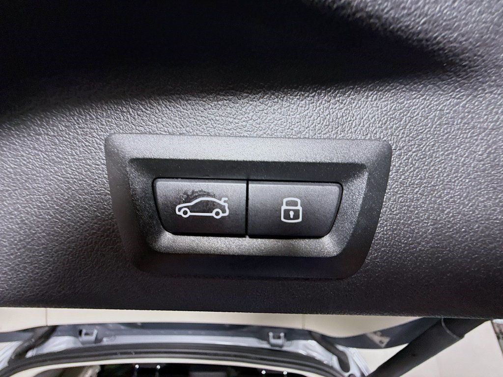 Used 2025 BMW X7 xDrive40i AWD/4WD image 45