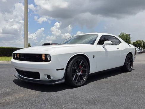 Used 2018 Dodge Challenger R/T Scat Pack RWD image 2