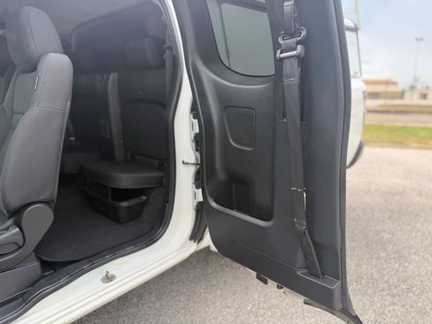 Used 2023 Nissan Frontier S AWD/4WD image 12