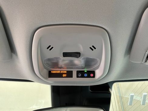 Used 2025 Chevrolet Trax LT FWD image 16