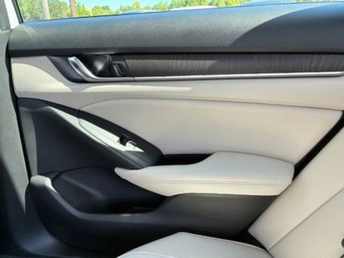 Used 2021 Honda Accord EX-L image 11