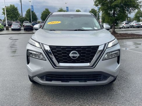 Used 2023 Nissan Rogue SV FWD image 2