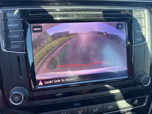 Used 2018 Volkswagen Passat 3.6 FWD image 8