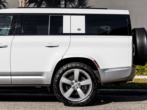 Used 2023 Land Rover Defender 130 SE image 18