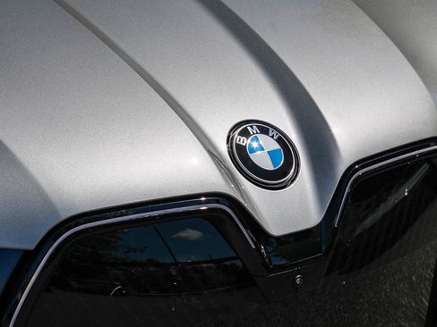New 2026 BMW iX xDrive60 w/ M Sport Package AWD/4WD image 9