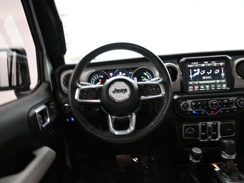 Used 2022 Jeep Wrangler Unlimited Sahara image 33