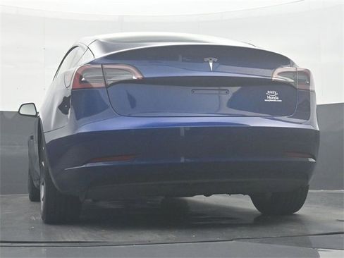 Used 2023 Tesla Model 3 Standard Range image 30