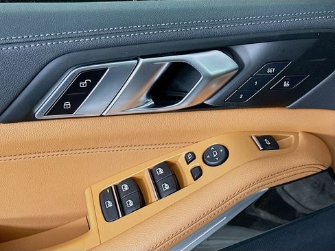 Used 2022 BMW X5 sDrive40i w/ M Sport Package image 18