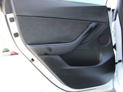 Used 2022 Tesla Model Y Long Range AWD/4WD image 13