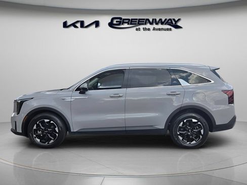 Certified 2025 Kia Sorento S w/ Panoramic Sunroof Package FWD image 3