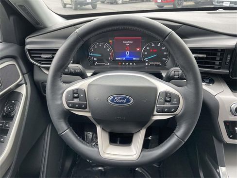 Used 2023 Ford Explorer XLT w/ Equipment Group 202A image 9
