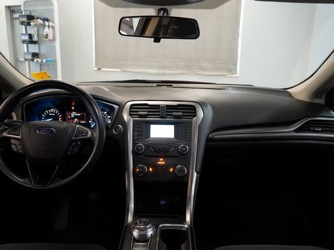 Used 2017 Ford Fusion SE image 11