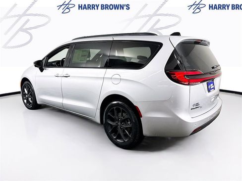 New 2026 Chrysler Pacifica Select image 29