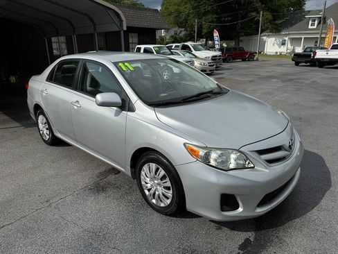 Used 2011 Toyota Corolla LE FWD image 2