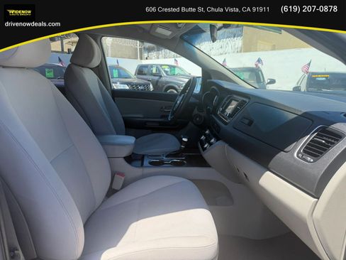 Used 2019 Kia Sedona LX FWD image 13