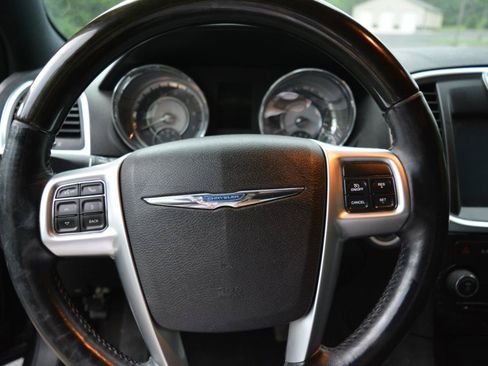 Used 2013 Chrysler 300 C RWD image 19