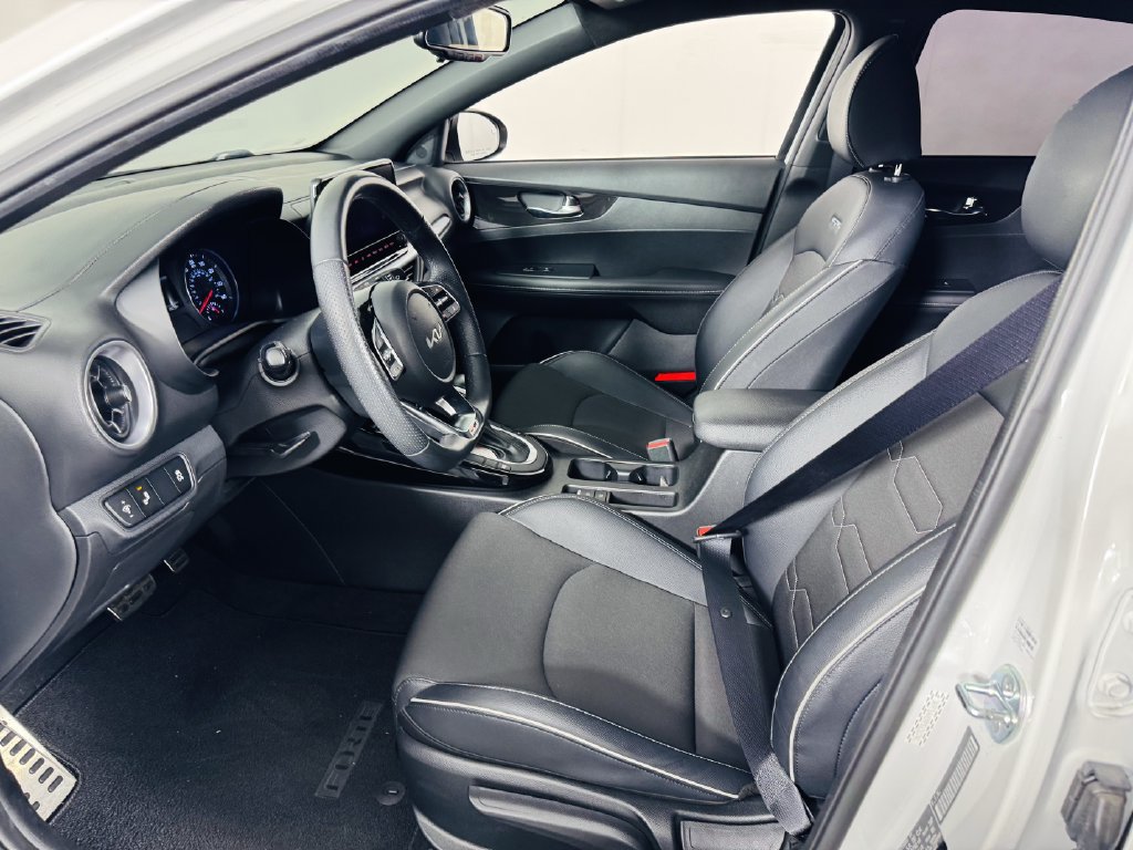 Used 2023 Kia Forte GT-Line w/ GT-Line Technology Package FWD image 5