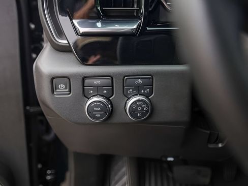 Used 2024 GMC Sierra 1500 Elevation AWD/4WD image 18