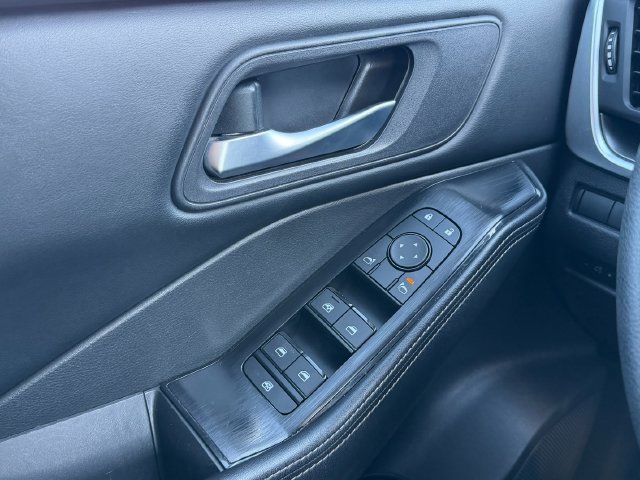 Used 2024 Nissan Rogue SV FWD image 17
