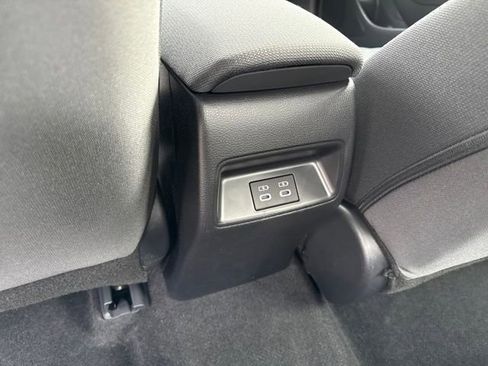 Used 2025 Toyota Corolla LE image 27