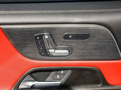 Used 2021 Mercedes-Benz GLB 250 image 21