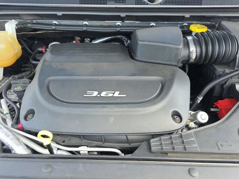 Used 2018 Chrysler Pacifica Touring-L Plus w/ Advanced Safetytec Group FWD image 17