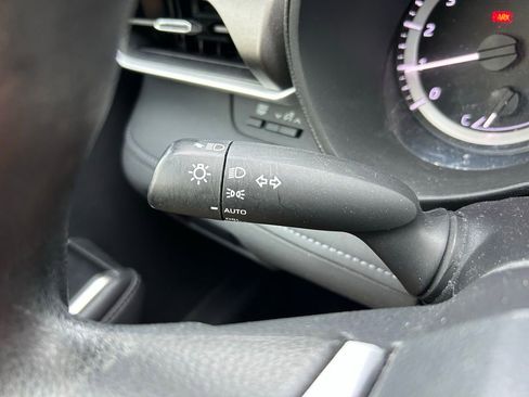 Used 2023 Toyota Highlander L FWD image 23