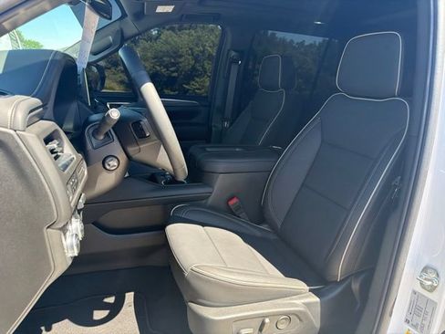 Used 2024 GMC Yukon SLT w/ SLT Premium Package AWD/4WD image 10