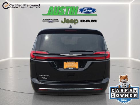 Certified 2024 Chrysler Pacifica Touring-L FWD image 4
