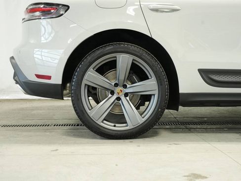 New 2026 Porsche Macan image 40