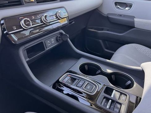 Used 2023 Honda Pilot LX image 19