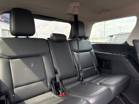 Used 2025 Ford Expedition Active AWD/4WD image 9