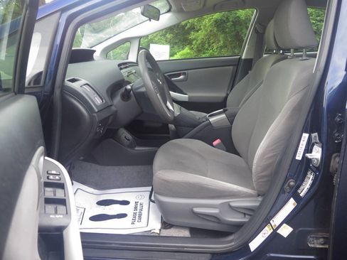 Used 2013 Toyota Prius Two FWD image 7