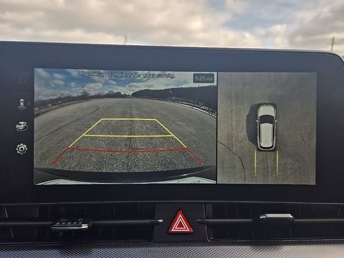 Used 2025 Kia Sportage SX image 7