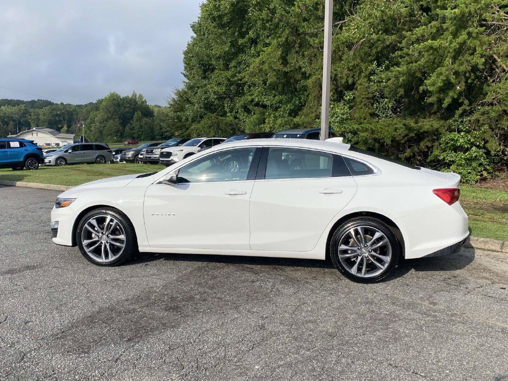 Used 2025 Chevrolet Malibu LT FWD image 2