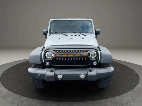 Used 2015 Jeep Wrangler Unlimited Rubicon w/ Connectivity Group AWD/4WD image 5