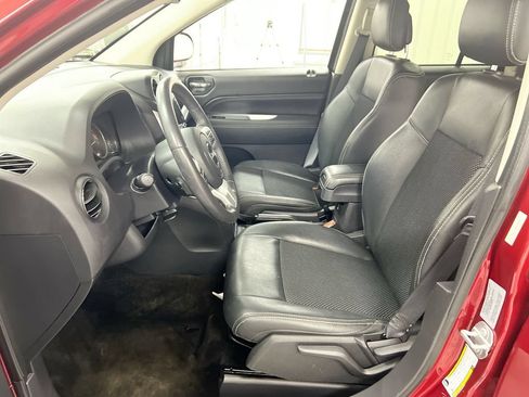 Used 2017 Jeep Compass Latitude FWD image 17