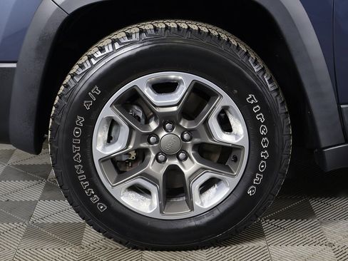 Used 2019 Jeep Cherokee Trailhawk w/ Cold Weather Group image 19