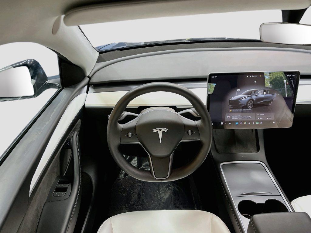 Used 2024 Tesla Model Y Long Range AWD/4WD image 21