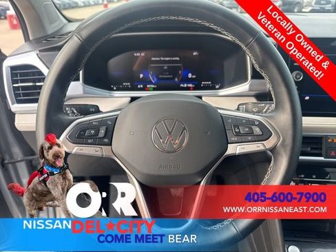 Used 2025 Volkswagen Taos SE image 16