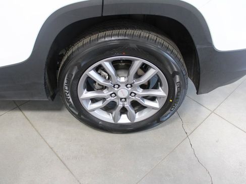 Used 2024 GMC Terrain SLT image 59