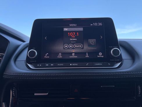 Used 2023 Nissan Rogue SL image 5