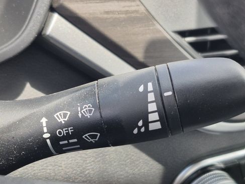 Used 2025 Nissan Altima 2.5 SV FWD image 31